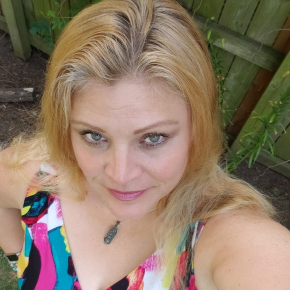 Meet your Posher, Theresa - Picture 2 of 4